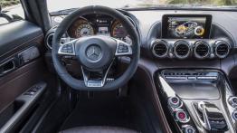 Mercedes-AMG GT S na kalifornijskich drogach - kokpit