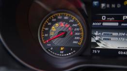 Mercedes-AMG GT S na kalifornijskich drogach - prędkościomierz