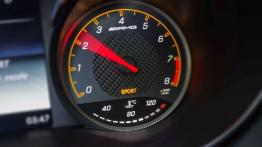 Mercedes-AMG GT S na kalifornijskich drogach - obrotomierz
