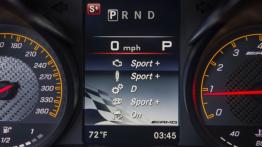 Mercedes-AMG GT S na kalifornijskich drogach - komputer pokładowy