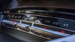 Mercedes-AMG GT S na kalifornijskich drogach - panel sterowania wentylacją i nawiewem