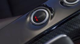 Mercedes-AMG GT S na kalifornijskich drogach - przycisk do sterowania zawieszeniem