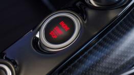 Mercedes-AMG GT S na kalifornijskich drogach - przycisk do uruchamiania silnika