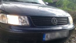 Volkswagen Passat B5 Sedan - galeria społeczności - przód - reflektory włączone