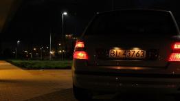 Fiat Stilo  Hatchback - galeria społeczności - tył - reflektory włączone