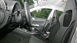 Subaru Impreza 2007 Hatchback - widok ogólny wnętrza z przodu