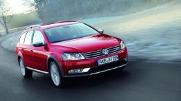 Volkswagen Passat Alltrack - widok z przodu