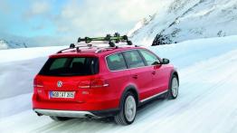 Volkswagen Passat Alltrack - widok z tyłu