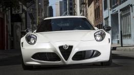 Alfa Romeo 4C (2015) - wersja amerykańska - widok z przodu
