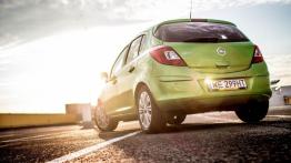 Opel Corsa D Facelifting 1.2 LPG - galeria redakcyjna - widok z tyłu