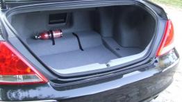 Honda Legend - tył - bagażnik otwarty