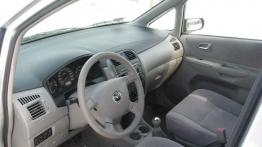 Mazda Premacy 2.0 Van - widok ogólny wnętrza z przodu