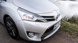 Toyota Verso Facelifting 1.6 D-4D - galeria redakcyjna - prawy przedni reflektor - wyłączony