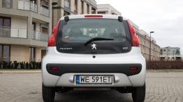 Peugeot 107 Hatchback 5d Facelifting 2012 1.0 VTI 68KM - galeria redakcyjna - widok z tyłu