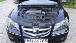 Honda Legend - pokrywa silnika otwarta