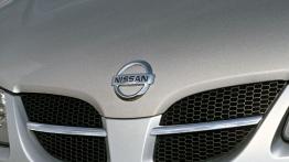 Nissan Almera - widok z przodu
