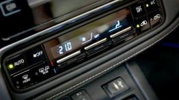 Toyota Auris II Touring Sports Facelifting 1.8 Hybrid 136 KM - galeria redakcyjna - panel sterowania