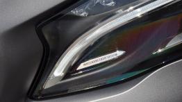Mercedes GLA 250 4Matic 211 KM - galeria redakcyjna - lewy przedni reflektor - wyłączony