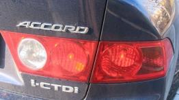 Honda Accord 2.2 i-CTDi  Executive - lewy tylny reflektor - wyłączony