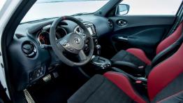 Nissan Juke Nismo RS (2014) - wersja europejska - widok ogólny wnętrza z przodu