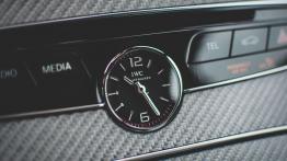 Mercedes-Benz C Coupe - galeria redakcyjna - zegarek na desce rozdzielczej