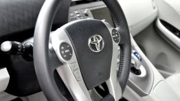 Toyota Prius IV Hatchback Facelifting 1.8 HSD 136KM - galeria redakcyjna - kierownica