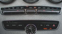 Mercedes-Benz C Coupe - galeria redakcyjna - zegarek na desce rozdzielczej