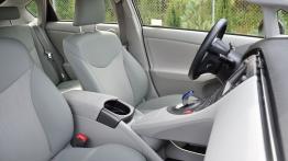 Toyota Prius IV Hatchback Facelifting 1.8 HSD 136KM - galeria redakcyjna - widok ogólny wnętrza z pr