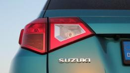 Suzuki Vitara 1.6 VVT 120KM - galeria redakcyjna - lewy tylny reflektor - wyłączony