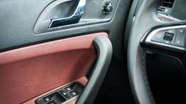 Skoda Yeti Facelifting 1.6 TDI - galeria redakcyjna - drzwi kierowcy od wewnątrz