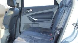 Ford Mondeo IV Hatchback 2.0 Duratec 145KM - galeria redakcyjna - tylna kanapa