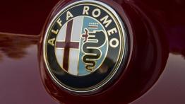 Alfa Romeo 4C (2015) - wersja amerykańska - emblemat