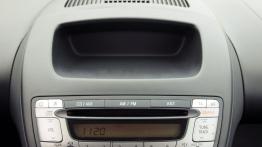 Peugeot 107 Hatchback 5d Facelifting 2012 1.0 VTI 68KM - galeria redakcyjna - radio/cd/panel lcd