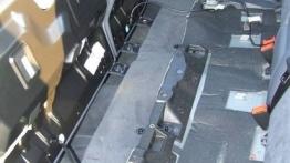 Ford Mondeo IV Hatchback 2.0 Duratec 145KM - galeria redakcyjna - tylna kanapa złożona, widok z boku