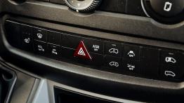 Mercedes Sprinter Furgon 316 CDI - galeria redakcyjna - przyciski na konsoli środkowej