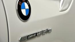 BMW Z4 E89 Roadster sDrive35is 340KM - galeria redakcyjna - emblemat boczny