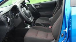Toyota Auris II Hatchback 5d Valvematic 130 132KM - galeria redakcyjna - widok ogólny wnętrza z przo