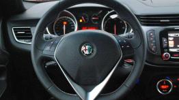 Alfa Romeo Giulietta 2.0 JTDM TCT - galeria redakcyjna - kierownica