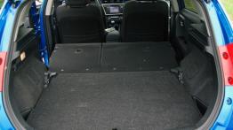 Toyota Auris II Hatchback 5d Valvematic 130 132KM - galeria redakcyjna - tylna kanapa złożona, widok