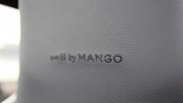Seat Mii 5d by Mango 1.0 MPI 75KM - galeria redakcyjna - zagłówek na fotelu kierowcy, widok z przodu