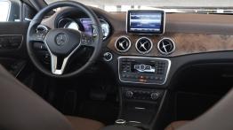 Mercedes GLA 250 4Matic 211 KM - galeria redakcyjna - pełny panel przedni