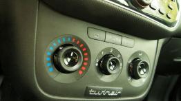 Fiat Punto Punto 2012 Hatchback 5d 0.9 TwinAir 8v 85KM - galeria redakcyjna - panel sterowania wenty