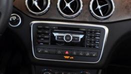 Mercedes GLA 250 4Matic 211 KM - galeria redakcyjna - ekran systemu multimedialnego