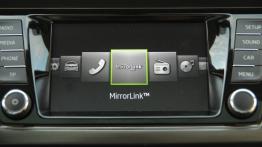 Skoda Fabia III Hatchback 1.0 MPI - galeria redakcyjna - ekran systemu multimedialnego