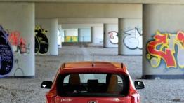 Kia Picanto 2011 - wersja 3-drzwiowa - tył - reflektory wyłączone