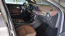 Mercedes GLA 250 4Matic 211 KM - galeria redakcyjna - widok ogólny wnętrza z przodu