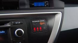 Toyota Auris II Hatchback 5d Valvematic 130 132KM - galeria redakcyjna - konsola środkowa