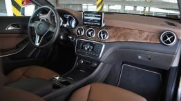 Mercedes GLA 250 4Matic 211 KM - galeria redakcyjna - pełny panel przedni