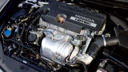 Honda Accord VIII Sedan - pokrywa silnika otwarta