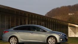 Hyundai i40 sedan - prawy bok